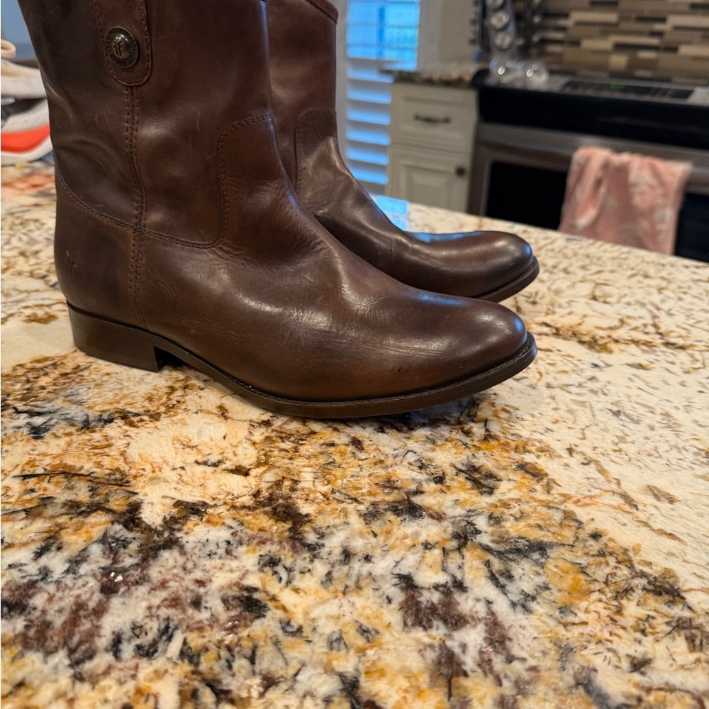 Frye Melissa Button Short Dark Brown Leather Boots size 9 women’s
